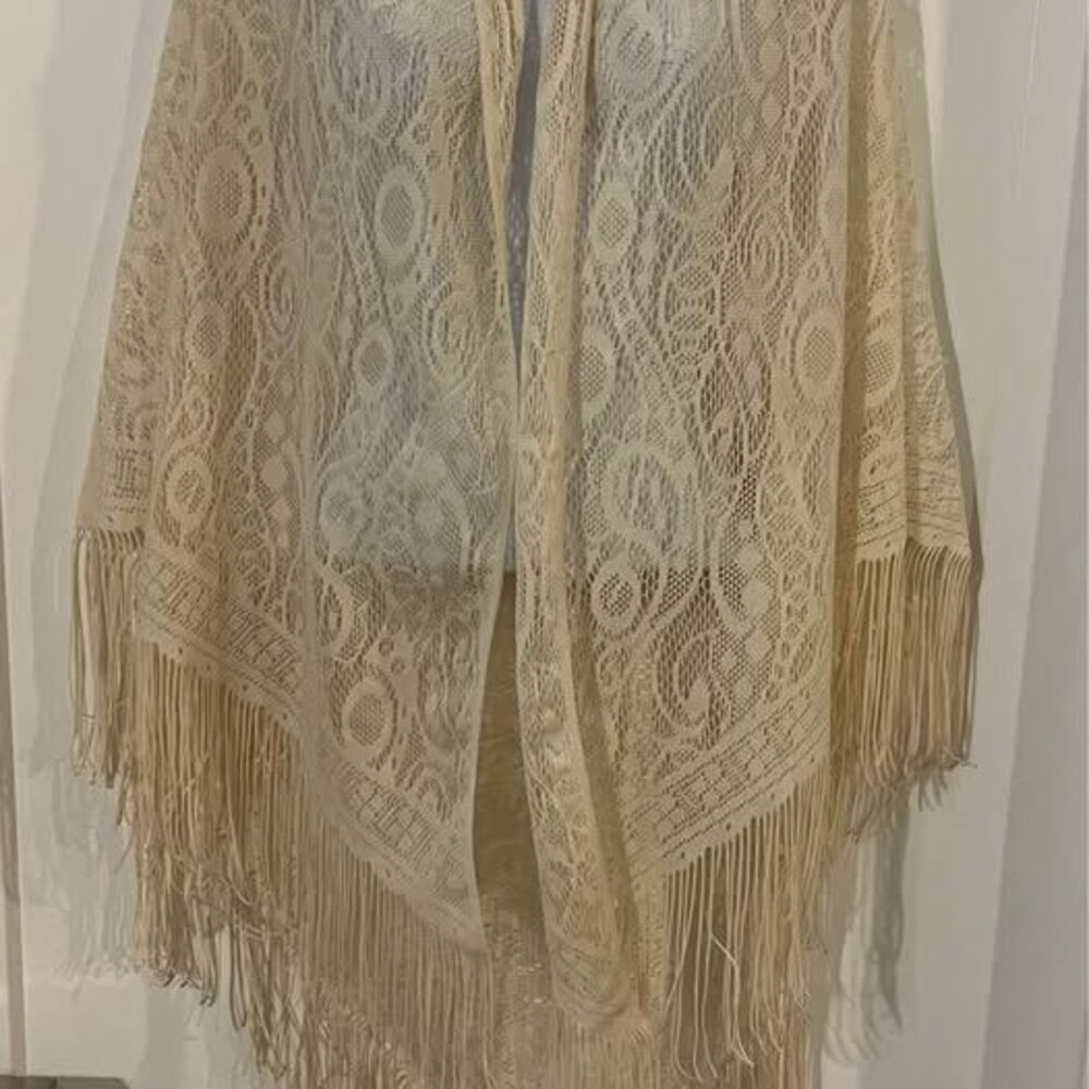 Cream Floral Lace Triangle Shawl / Long Fringe Trim Boho Cottagecore Wrap